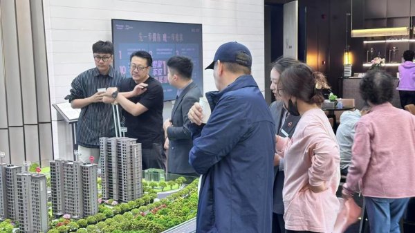 易策略 财经聚焦丨活跃度提升 “好房子”受期待——“五一”假期多地楼市观察
