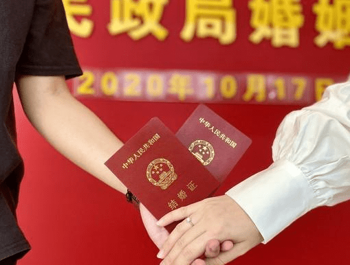 宇奇配资 再婚与初婚同享15天婚假！多地明确：婚假延长